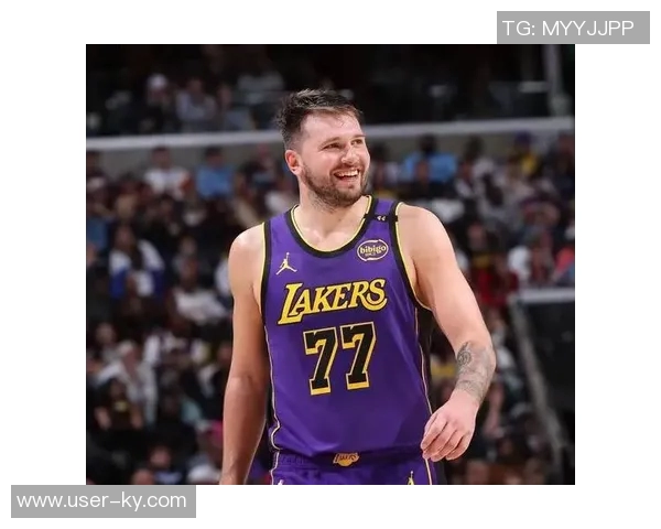 艾顿谈东契奇与里夫斯的球风对比认为前者似保罗后者如布克 艾顿谈东契奇与里夫斯的球风对比认为前者似保罗后者如布克